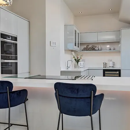 Finest Retreats - The Penthouse,